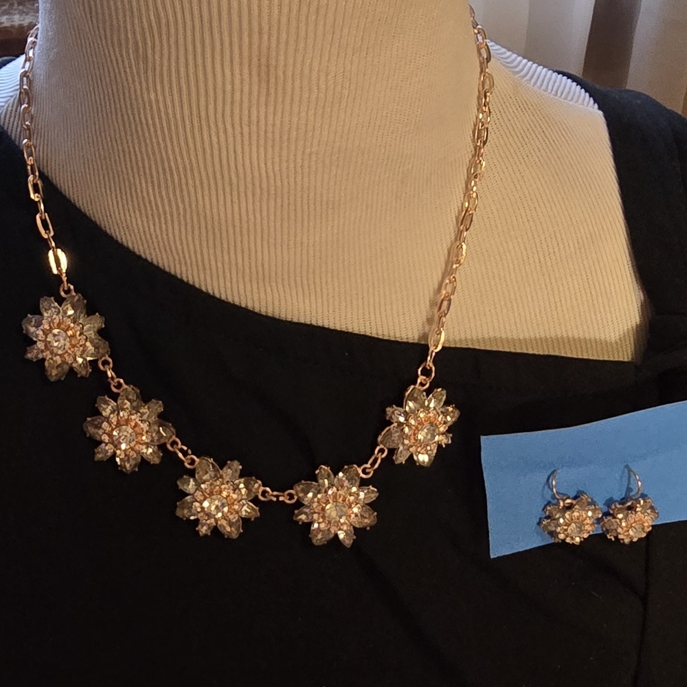 Elegant Gold Floral Necklace and Earring Set